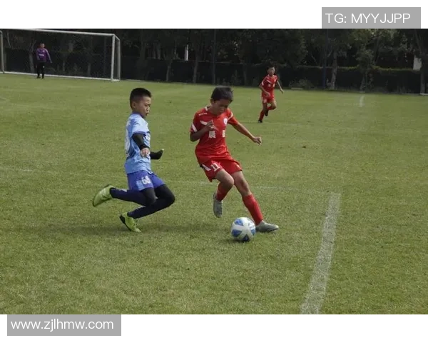 夸赞小小足球球星勇敢拼搏展现无限潜力点燃绿茵场梦想之光